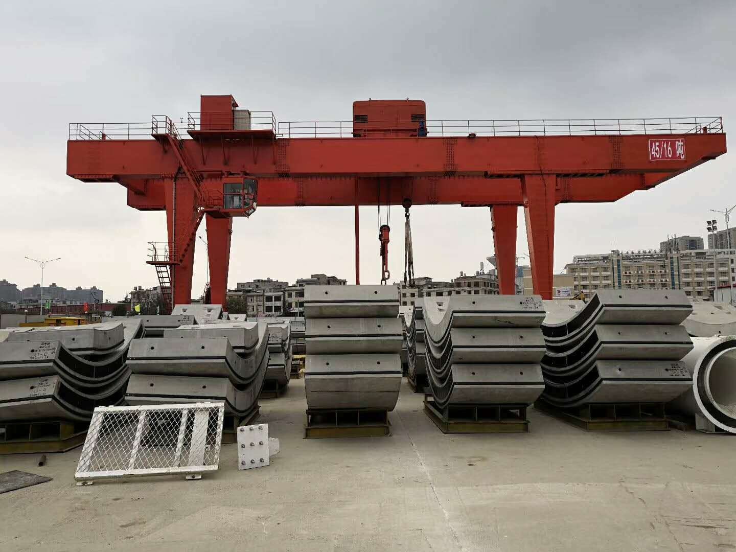 云南富源縣門式起重機
