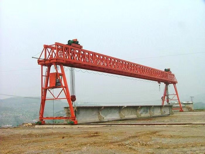 云南金平縣提梁機(jī)安裝